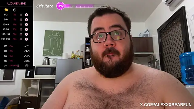 Snapshot of alexxxbear chatting on October 19, 10:51 am alexxxbear online show from October 19, 10:51 am