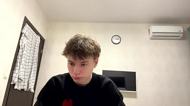 aronrodrigos online show from February 15, 6:44 pm