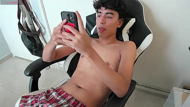 Snapshot of salvatore_montt chatting on March 10, 6:34 pm salvatore montt online show from March 10, 6:34 pm