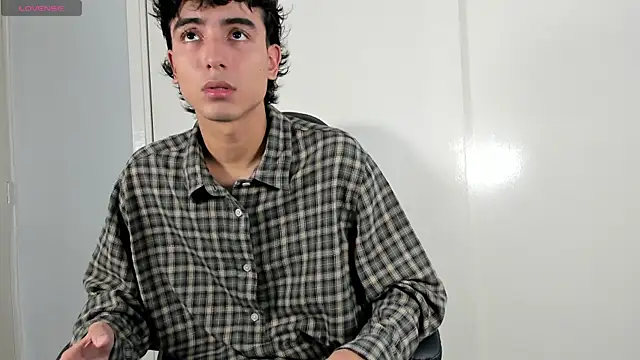 Snapshot of salvatore_montt chatting on March 1, 9:48 pm salvatore montt online show from March 1, 9:48 pm