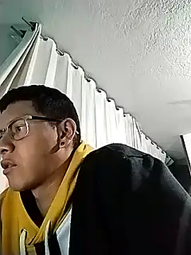 Luiyi1997 online show from March 9, 4:49 am