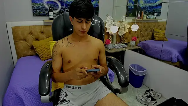 Snapshot of Estiv18_ chatting on September 15, 3:19 am Estiv18 online show from September 15, 3:19 am