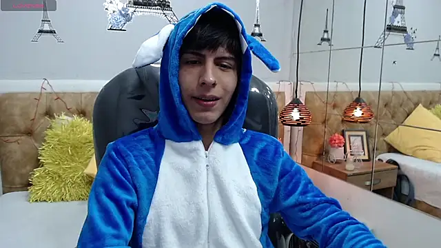 Snapshot of Estiv18_ chatting on March 12, 1:58 am Estiv18 online show from March 12, 1:58 am