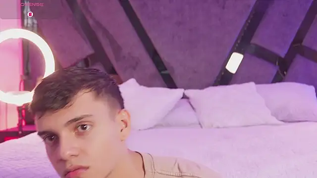 JacobRoberts1 online show from December 13, 9:21 pm