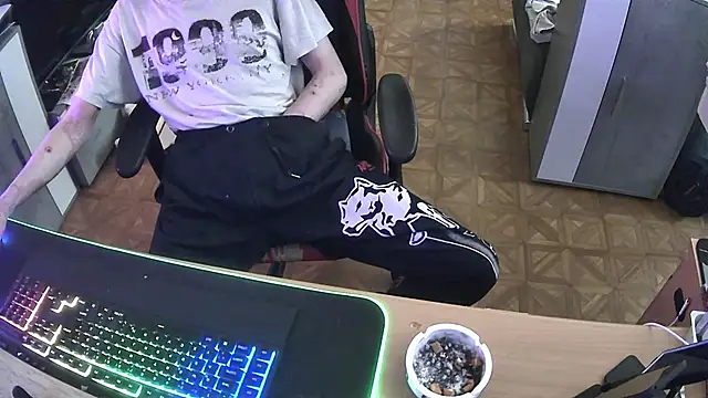 DerGeileLoveboy online show from May 1, 5:43 am