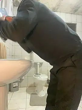 rogerdik76 online show from February 4, 6:30 am