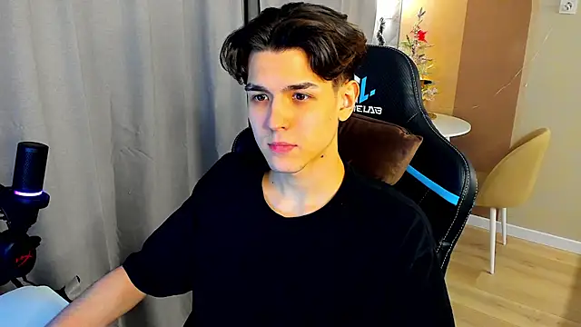 TravisRevas online show from December 16, 4:25 pm