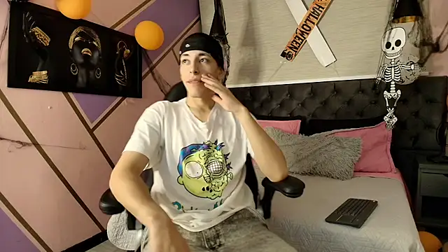 Snapshot of Andrew_Wolff chatting on October 30, 3:30 am Andrew Wolff online show from October 30, 3:30 am