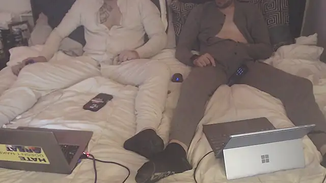 weknowourworth6999 online show from October 31, 2:24 am