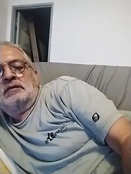 Snapshot of coolbrady17 chatting on March 21, 6:29 pm coolbrady17 online show from March 21, 6:29 pm