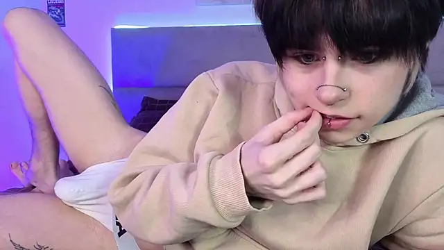 Alex Vallley online show from April 10, 11:01 pm