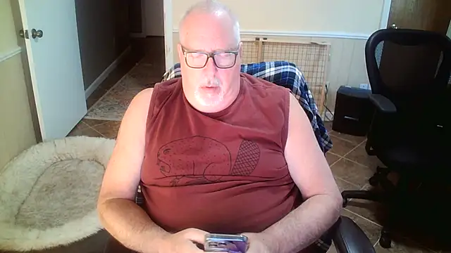 Snapshot of superbearboss chatting on October 22, 2:32 pm superbearboss online show from October 22, 2:32 pm