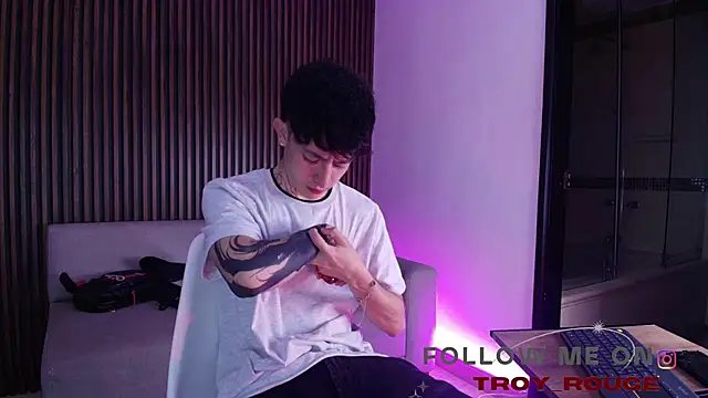 troy rouge online show from November 12, 7:19 pm