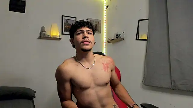 Snapshot of ares_parker2 chatting on March 12, 3:35 am ares parker2 online show from March 12, 3:35 am