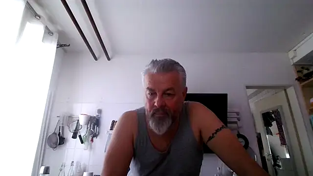 Berg Boy online show from February 1, 8:13 am