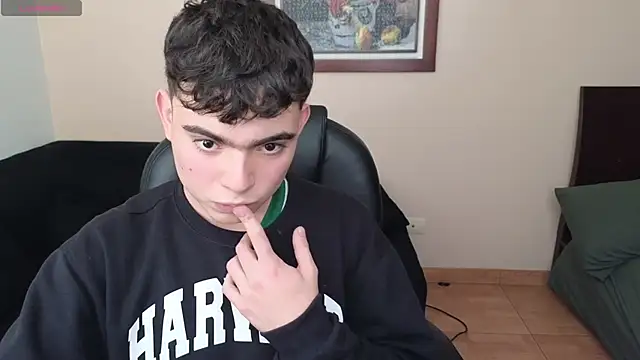 lukeboyce33 online show from April 15, 7:58 pm