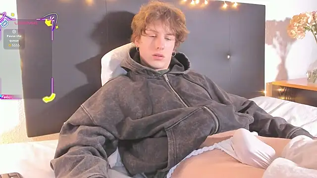 RobFavorite1 online show from January 8, 8:47 pm