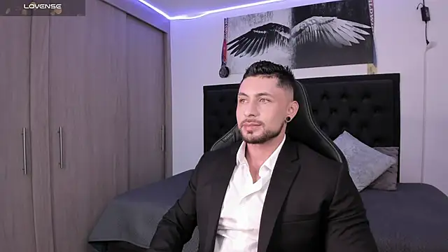 Snapshot of santi_aesthetic chatting on October 8, 3:44 am santi aesthetic online show from October 8, 3:44 am