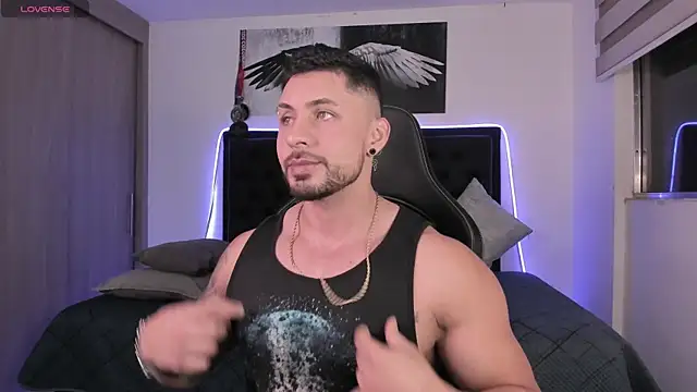 santi aesthetic online show from April 17, 1:08 am