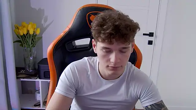 DanyDavis online show from March 11, 12:45 pm