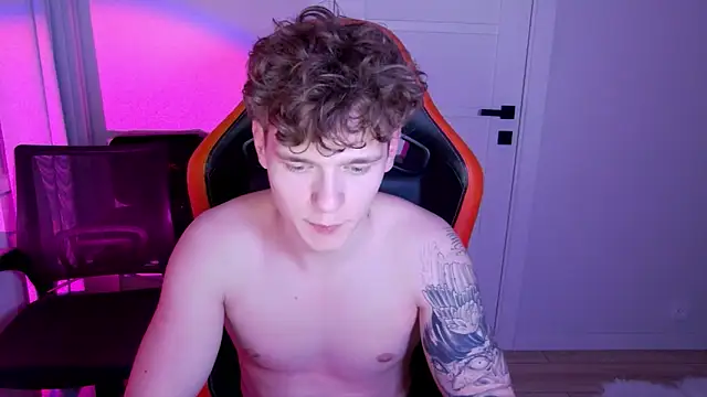 DanyDavis online show from March 29, 6:08 pm