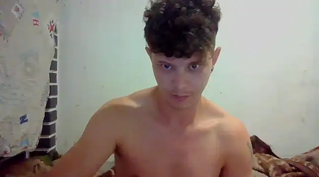 Snapshot of erickdlima1 chatting on March 21, 4:28 am erickdlima1 online show from March 21, 4:28 am