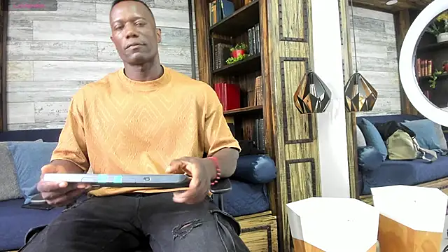 MarcusBlack  online show from April 14, 3:11 pm