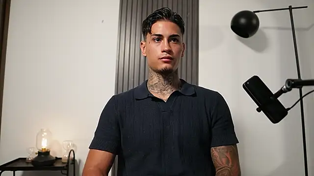 Snapshot of AxelVilla_ chatting on October 22, 9:40 pm AxelVilla online show from October 22, 9:40 pm