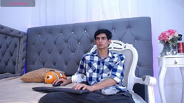 Snapshot of Sebalexis7 chatting on October 22, 3:21 am Sebalexis7 online show from October 22, 3:21 am