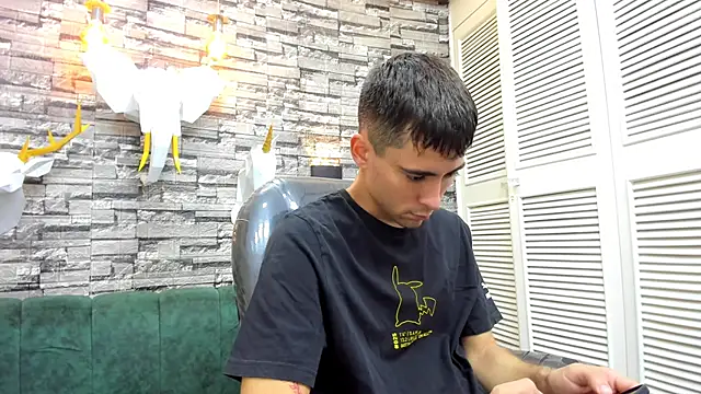 Snapshot of mike_whitee chatting on October 19, 1:36 pm mike whitee online show from October 19, 1:36 pm