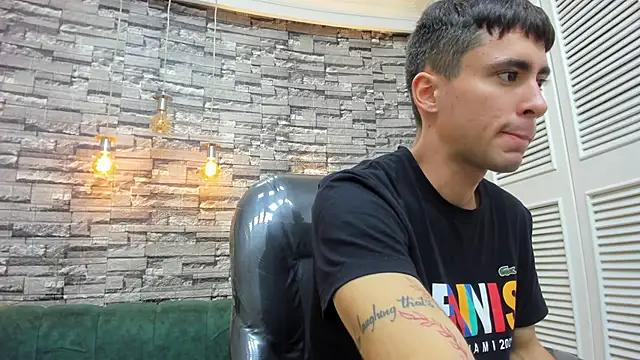 Snapshot of mike_whitee chatting on September 21, 2:50 pm mike whitee online show from September 21, 2:50 pm