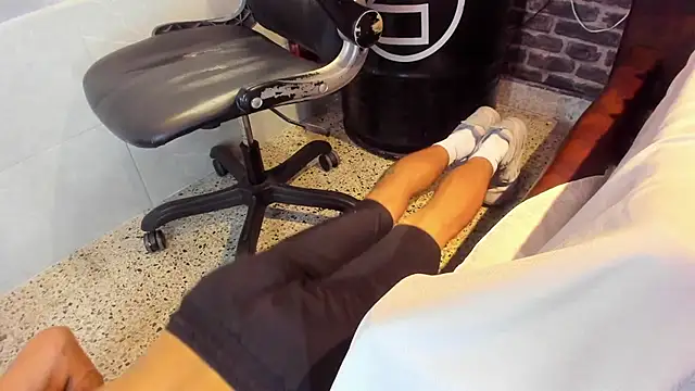 VinzenzRizzo online show from November 20, 5:18 am