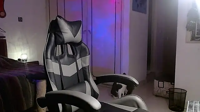 malek xarx  online show from February 8, 7:03 am