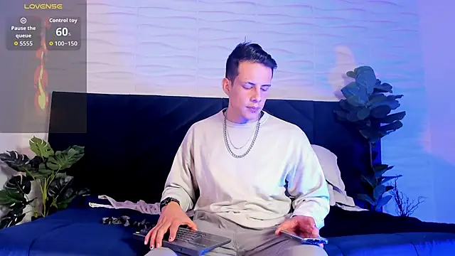 Dustin Sonne online show from November 18, 4:05 am