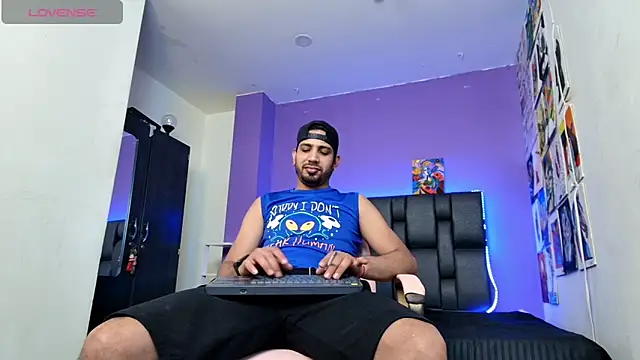 ashtoncooperr online show from November 14, 6:53 pm