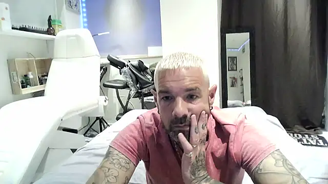soumisdeblake83 online show from May 2, 6:43 pm