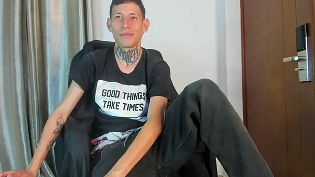 Snapshot of Davide_444 chatting on September 17, 3:51 am Davide 444 online show from September 17, 3:51 am