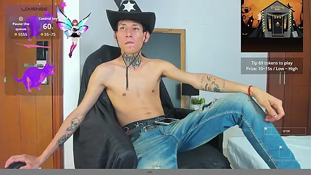 Snapshot of Davide_444 chatting on October 18, 4:50 am Davide 444 online show from October 18, 4:50 am