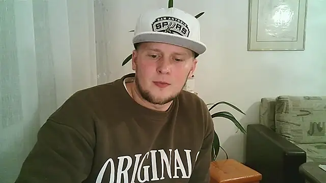 Dartanjanas13 online show from December 5, 9:33 pm