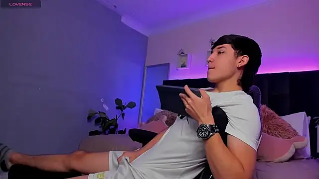 Ares di martin online show from December 2, 1:47 pm