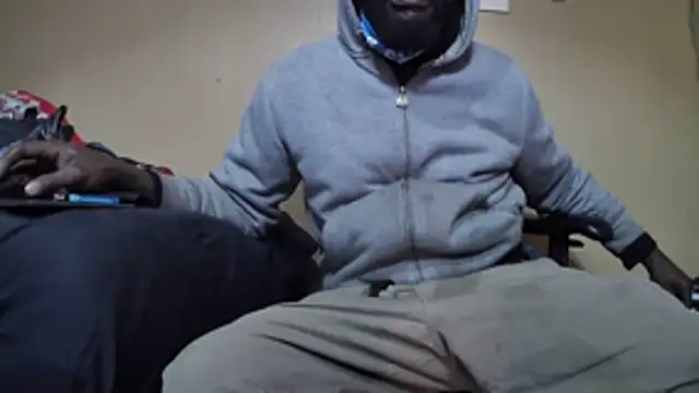 EYEzIAM online show from January 11, 5:11 am