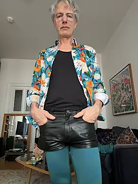 SexyLeon8 online show from February 21, 8:15 am