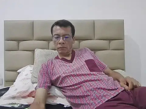 skinnylatino51 online show from November 27, 1:42 am