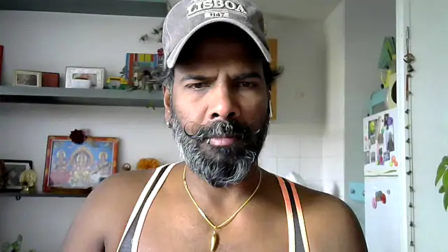 frenchblackc31 online show from May 8, 1:33 pm