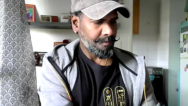 frenchblackc31 online show from May 13, 8:44 am