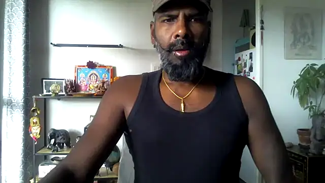 Snapshot of frenchblackc31 chatting on October 25, 9:44 am frenchblackc31 online show from October 25, 9:44 am