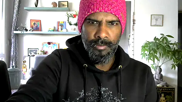 frenchblackc31 online show from May 18, 7:36 am