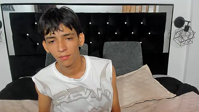 Snapshot of Sebas_cat chatting on October 15, 1:24 am Sebas cat online show from October 15, 1:24 am