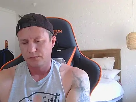 Snapshot of TroyDieselXXX chatting on September 21, 11:43 am TroyDieselXXX online show from September 21, 11:43 am