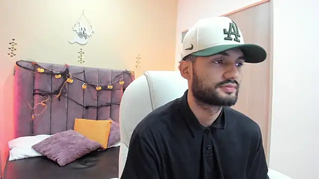Snapshot of Ryan_Jackson_ chatting on October 5, 1:31 am Ryan Jackson  online show from October 5, 1:31 am